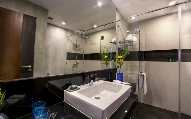 Superior-Sea-View-Bathroom2