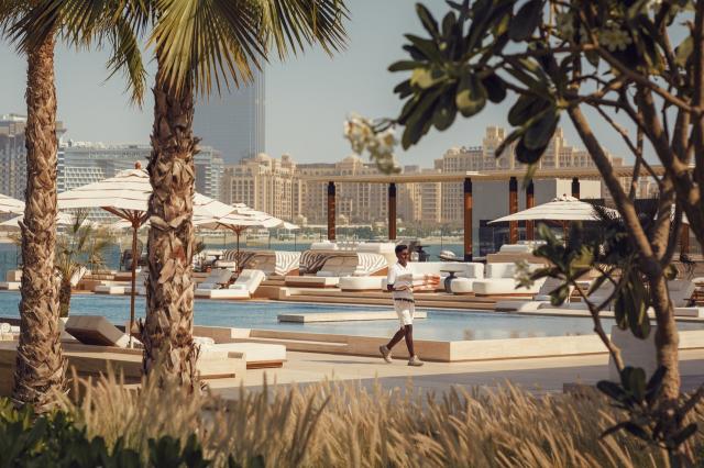 One and Only The Palm 3 (1)