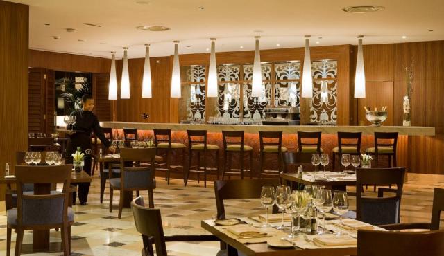 SAE-Sofitel-Jumeirah-bar-1120