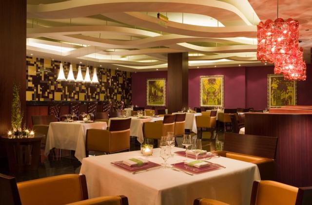 SAE-Sofitel-Jumeirah-restaurace-1125