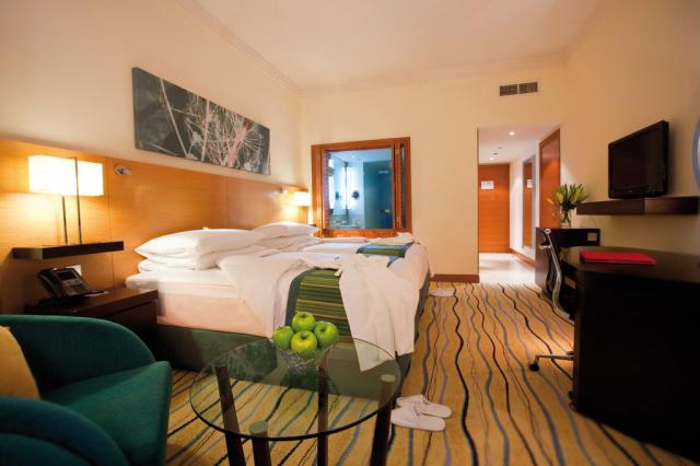 Mövenpick Hotel Jumeirah rooms (6)