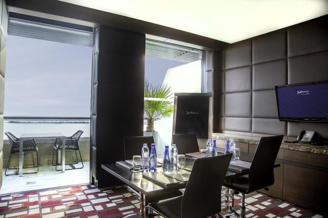 Radisson Blu Hotel Yas Is (40)rooms-suits