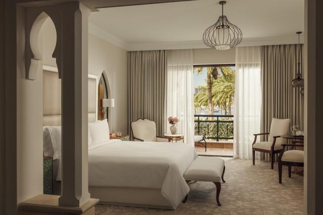 One and Only Royal Mirage 15 Prest (2)