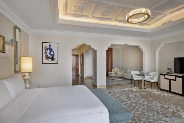 King Deluxe Room  with balcony (2)