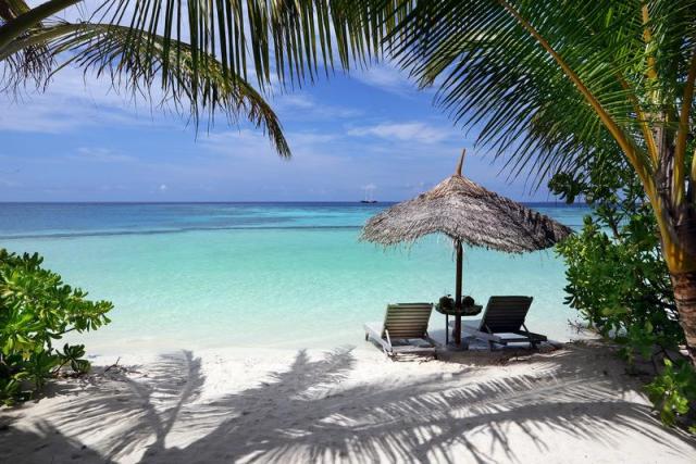 Maledivy-Gangehi-Beach-villa-1630