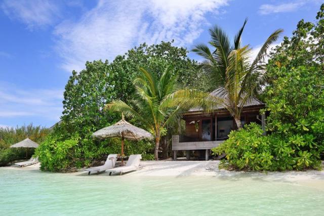 Maledivy-Gangehi-Beach-villa-1605