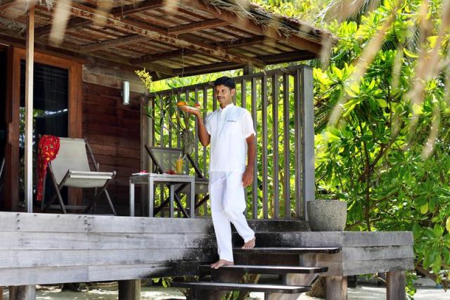 Maledivy-Gangehi-Beach-villa-1635