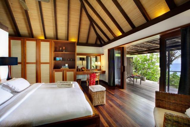 Maledivy-Gangehi-Beach-villa-1615
