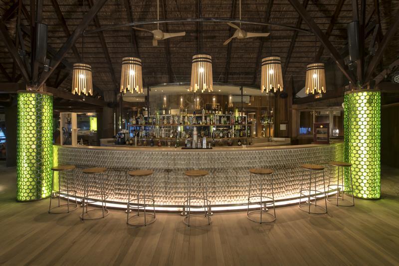 moofushi-maldives-2021-bs-manta-bar-01_hd