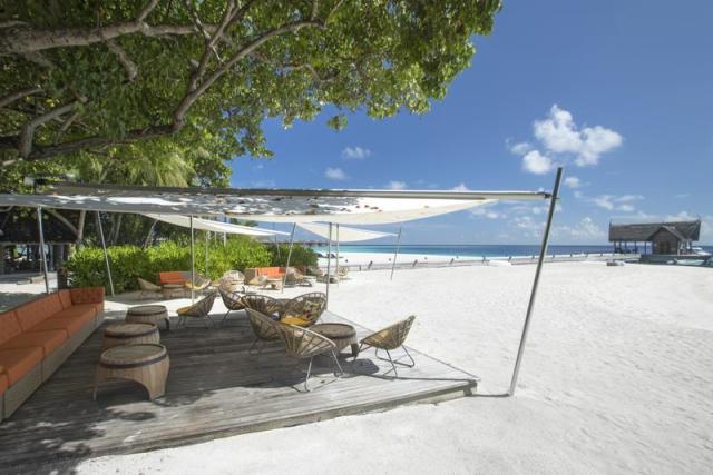 moofushi-maldives-2021-bs-manta-bar-04_hd