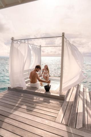 Diamonds Thudufushi 8 OWV (13)