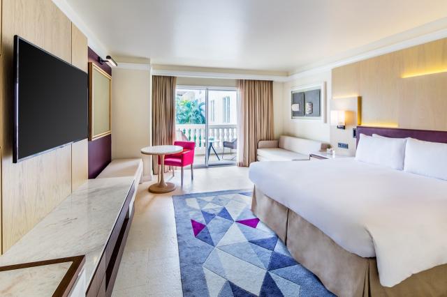 Hyatt Ziva Rose Hall 10 suit (2)