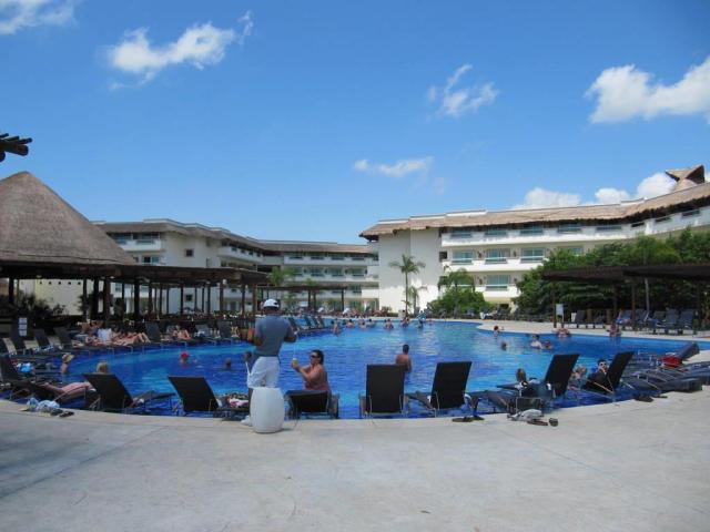 Mexiko-BlueBay-Grand-Esmeralda-bazen-1210.JPG