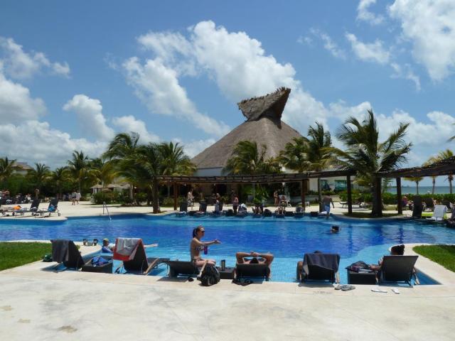 Mexiko-BlueBay-Grand-Esmeralda-bazen-1270.JPG