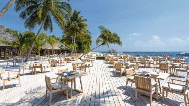 Vilamendhoo Island 3-food and fac (3)