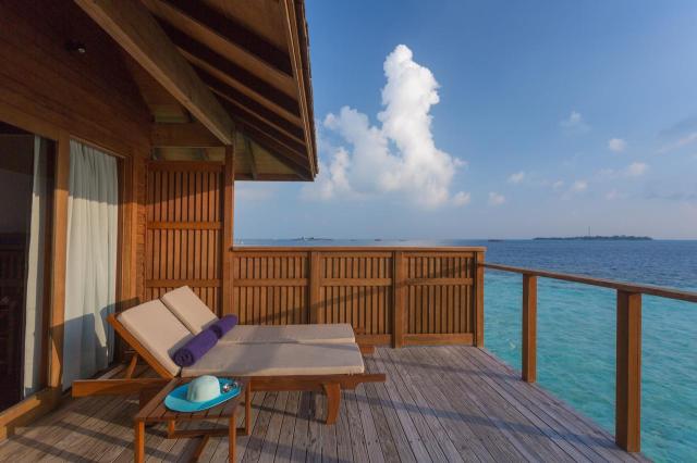 Vilamendhoo Island 4-water villa (3)