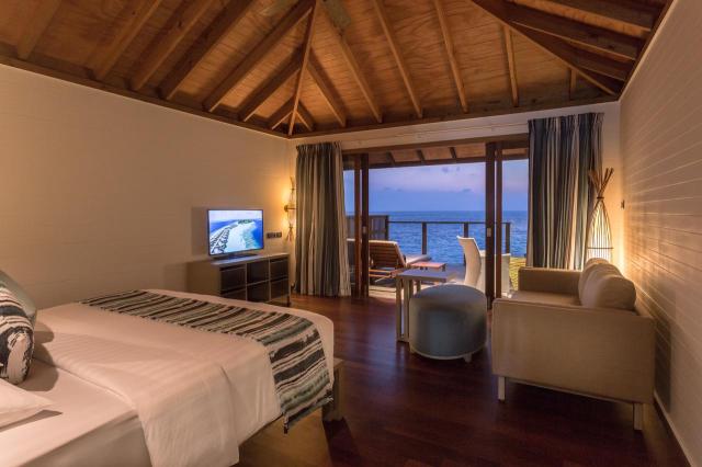 Vilamendhoo Island 4-water villa (5)