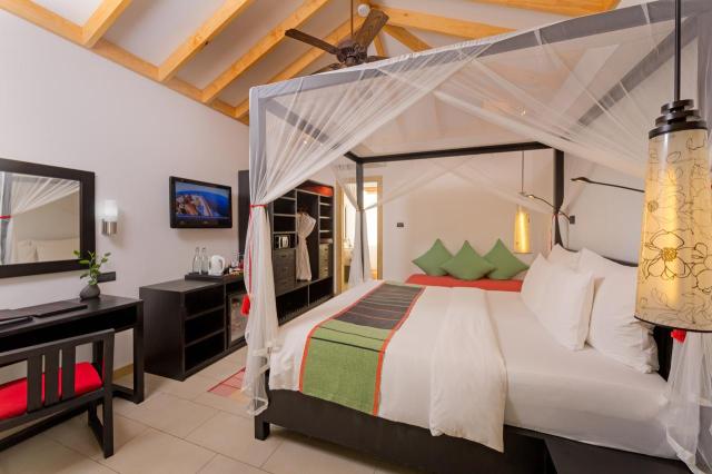 Vilamendhoo Island 5-beach villa (3)