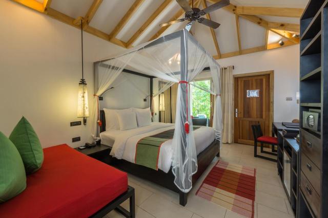 Vilamendhoo Island 5-beach villa (5)