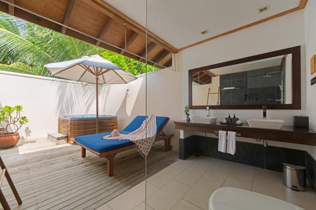 Vilamendhoo Island 5-beach villa (6)