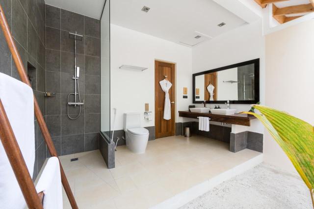 Vilamendhoo Island 5-beach villa (8)