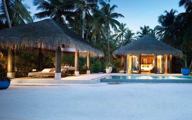 Velaa r2-beach pool vila (1)