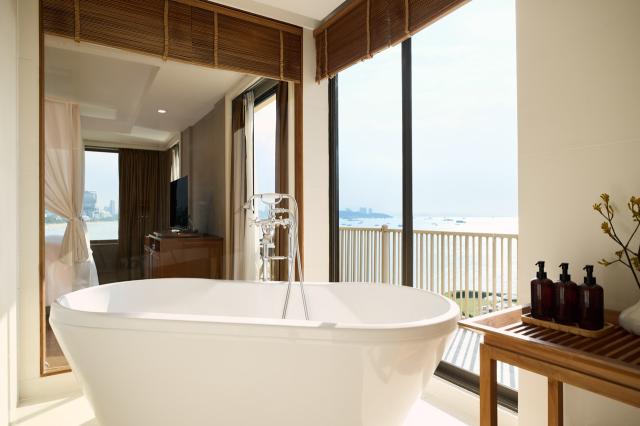 Dusit Thani Pattaya Resort 15 royal room (4)