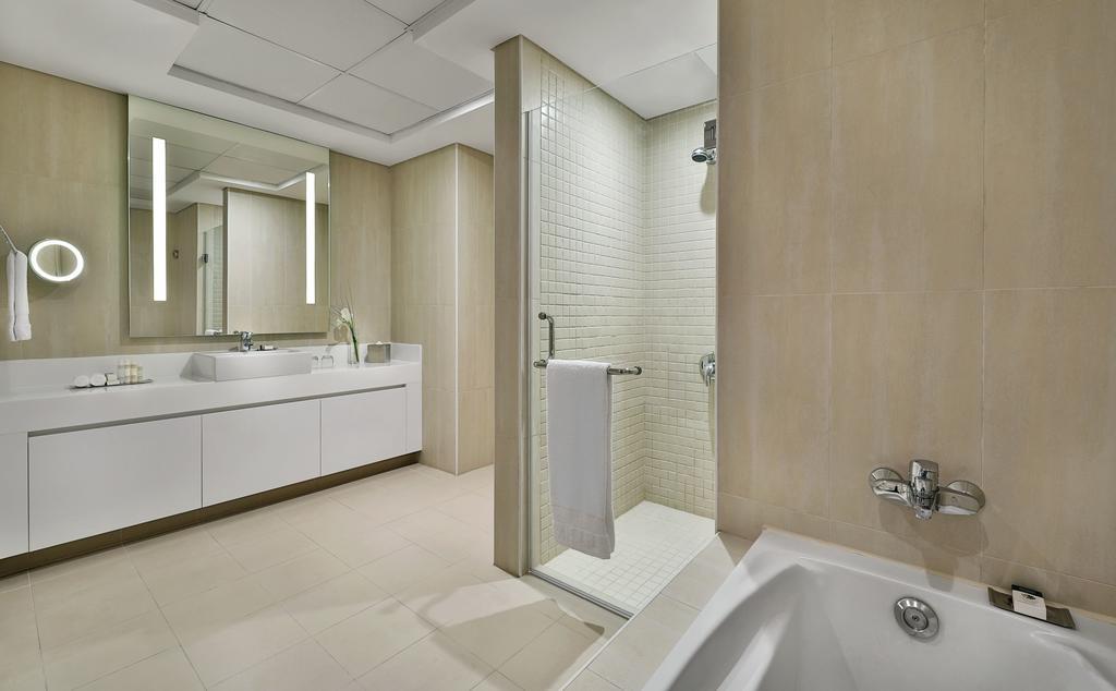 Double Tree by Hilton Dubai (39)