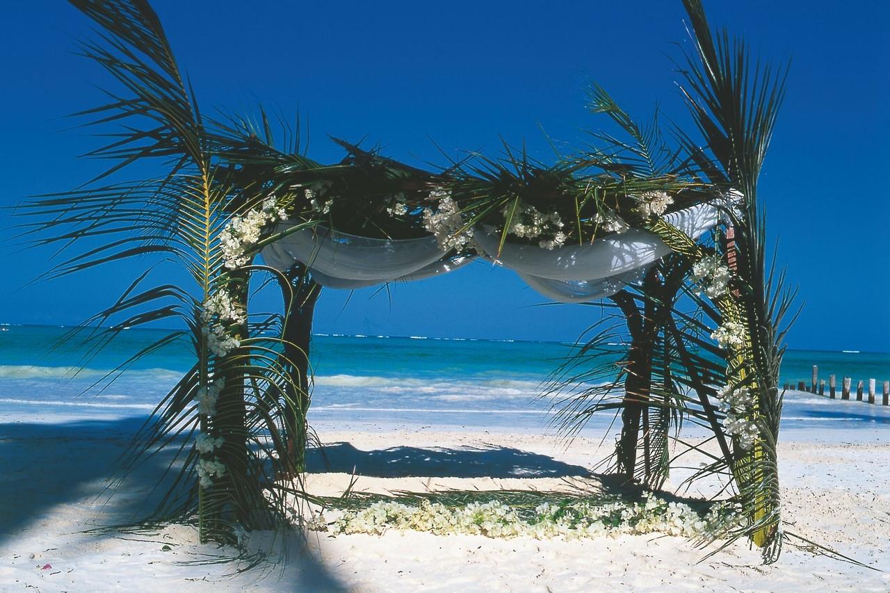 Breezes Beach Club 3 (2)