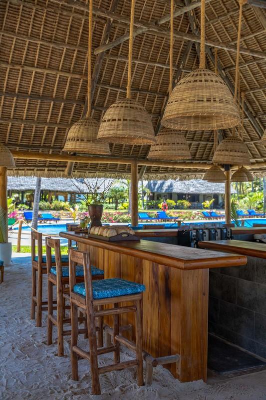 Breezes Beach Club 8 (2)