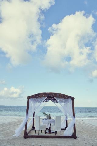 Breezes Beach Club 3 (1)