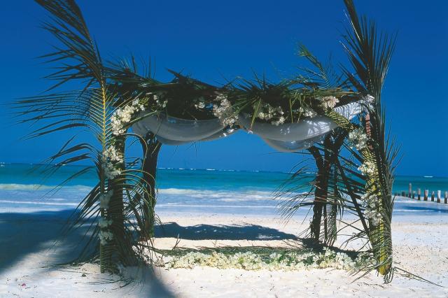 Breezes Beach Club 3 (2)