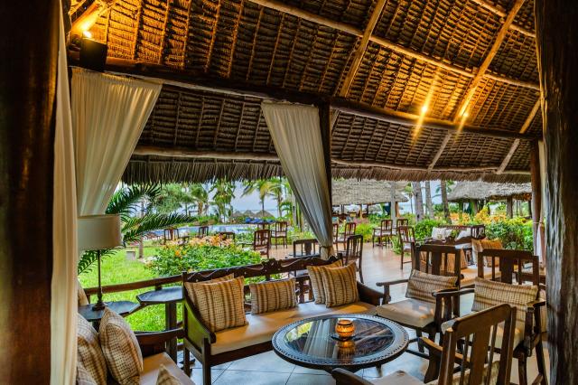 Breezes Beach Club 6 (1)