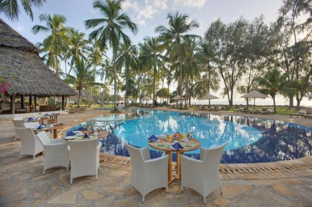 Bluebay Beach Resort 1 (13)