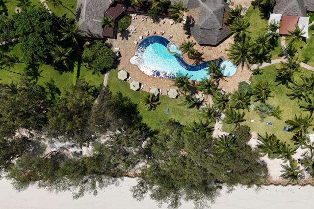 Bluebay Beach Resort 1 (4).JPG