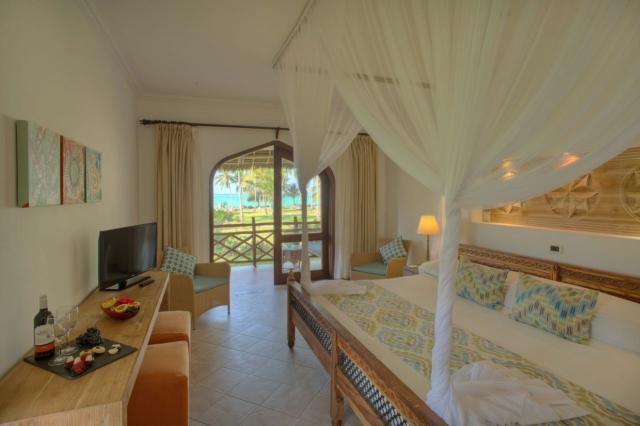 Bluebay Beach Resort 13 SUPR (2)