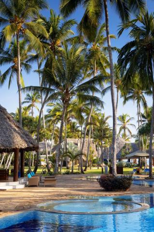 Bluebay Beach Resort 1 (7)