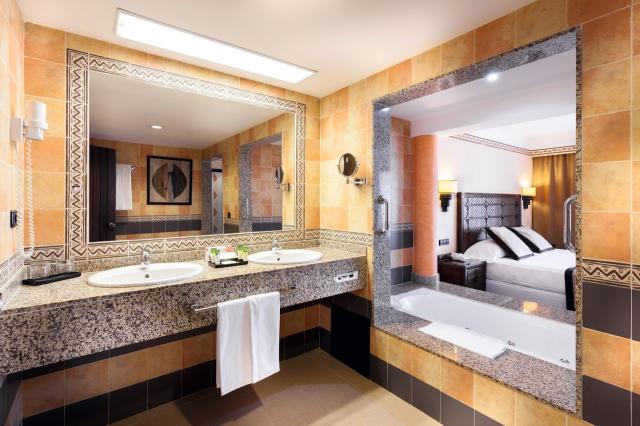 Riu Touareg 9 SUIT (2)
