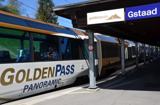 Goldenpass na nadrazi v Gstaad-001.JPG