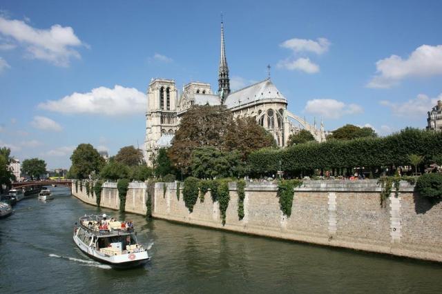 Paříž_a_Versailles_let_pariz-notre-dame-0.jpeg