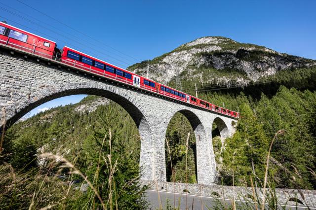 Interregio auf dem Albulaviadukt.JPG