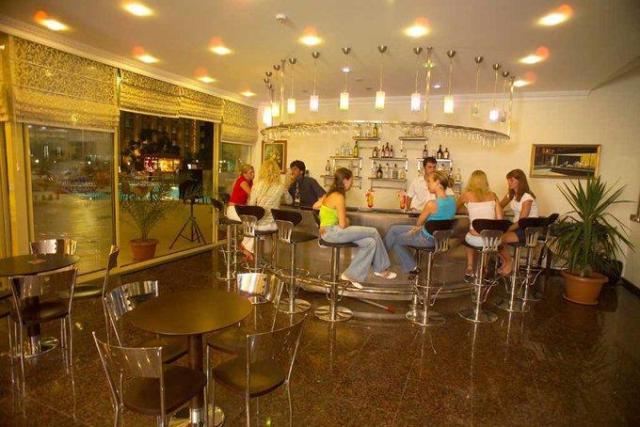 Kleopatra-Royal-Palm-2014-bar
