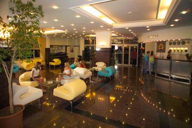 Kleopatra-Royal-Palm-2014-reception-lobby