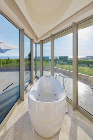 MRB_Royal_Suite_1_Bedroom_6