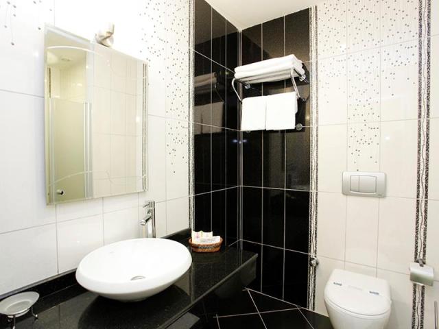 Turecko-Kleopatra-Ada-Beach-bathroom-1330