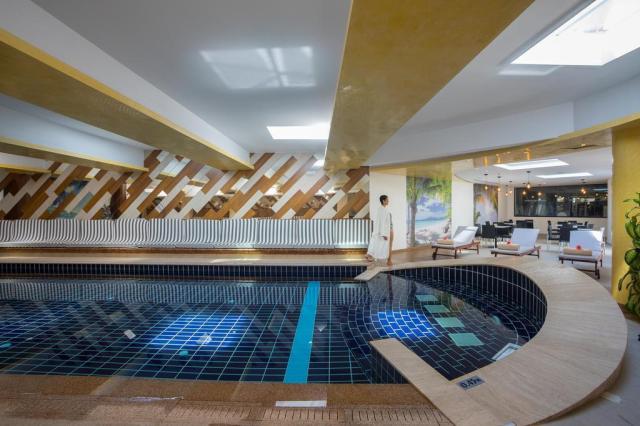 cavo maris beach facilit (3)