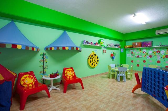 cavo maris beach facilit (10)