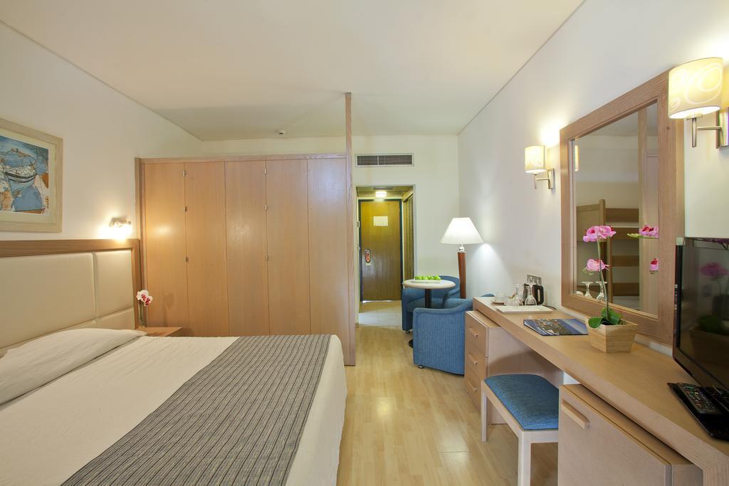 golden coast rooms (1)