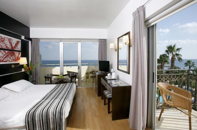 lordos beach rooms (3)