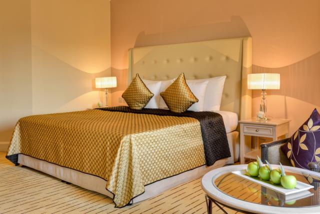 Grand_Suite_Bedroom